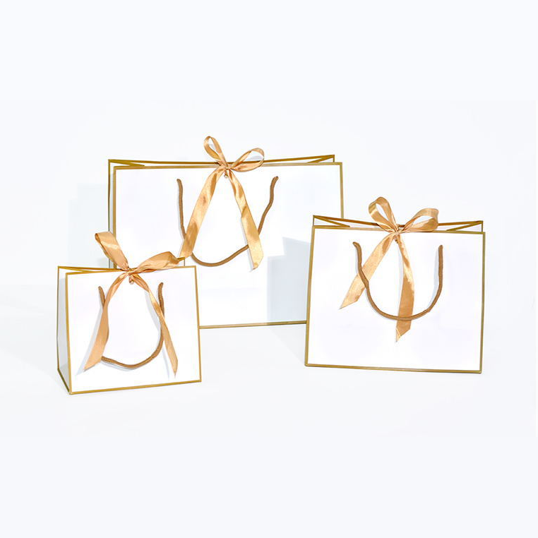 Papiertüte für T-Shirts und Kleidung – Bild 7